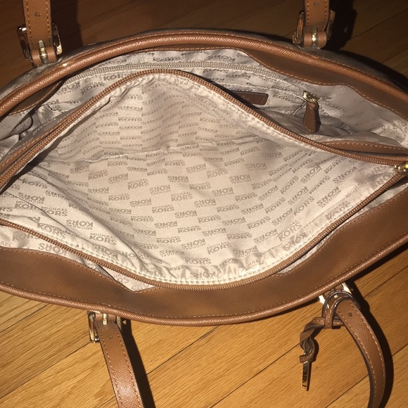 Beautiful Michael Kors purse tote bag - Picture 6 of 14
